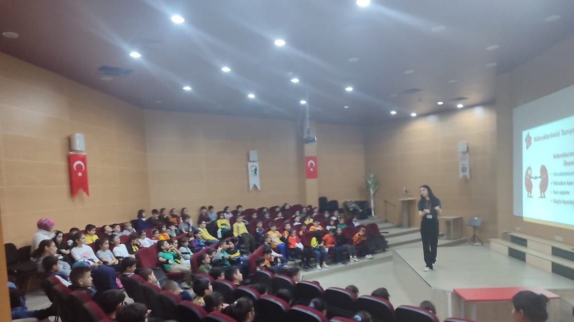 Türk Böbrek Vakfı okulumuza misafir olarak 3. sınıf öğrencilerimize yönelik seminer gerçekleştirdi.